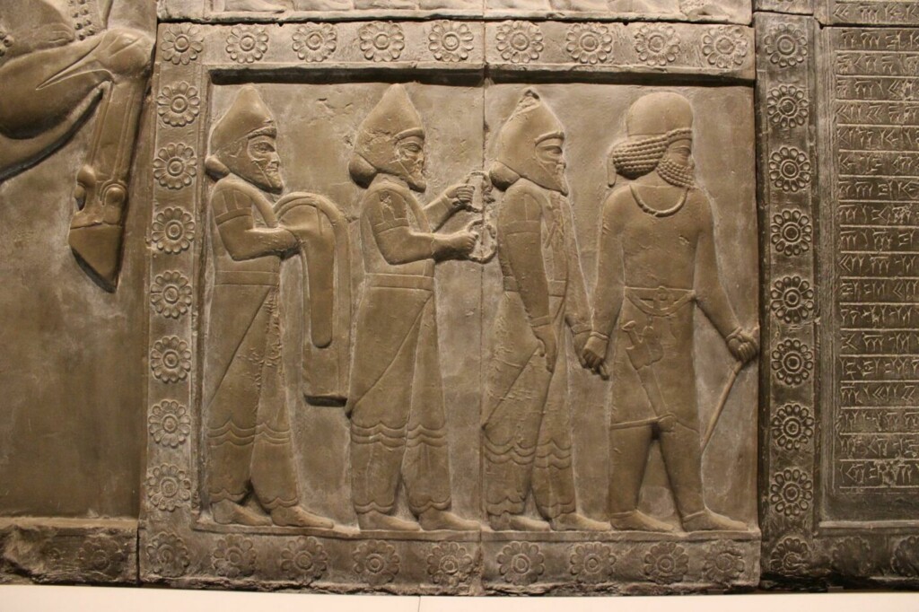 Estela de la antigua Asiria