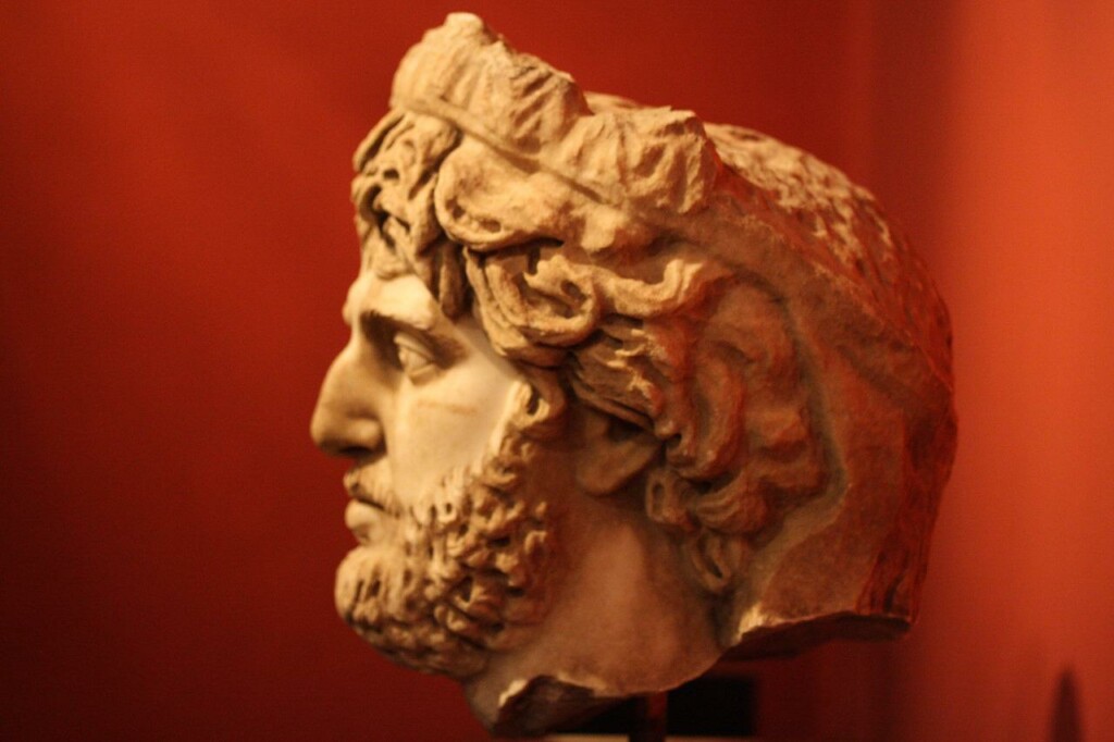 escultura rey de roma