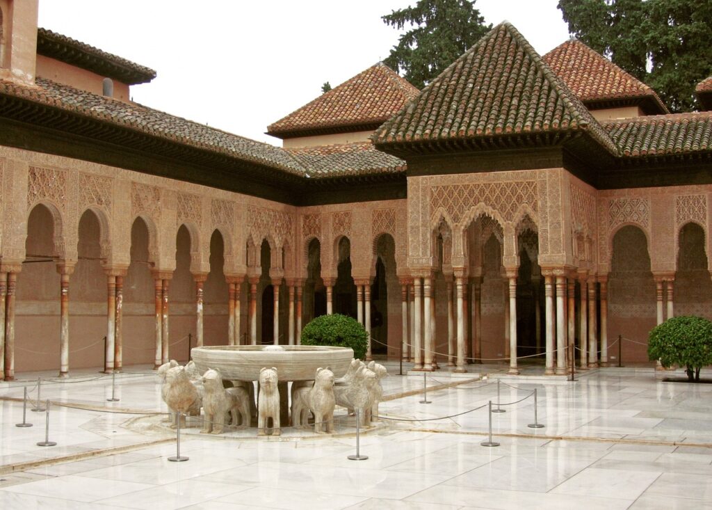 Patio de los Leones de la Alhambra de Granada